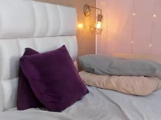 LucyCanels's Live Sex Cam Show