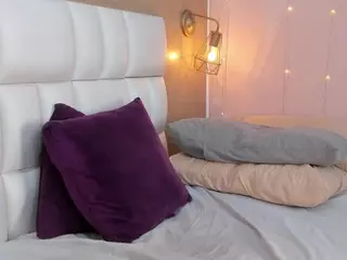 LucyCanels's Live Sex Cam Show