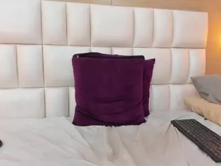 LucyCanels's Live Sex Cam Show