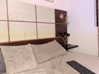 LucyCanels's Live Sex Cam Show