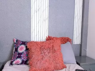 LucyCanels's Live Sex Cam Show