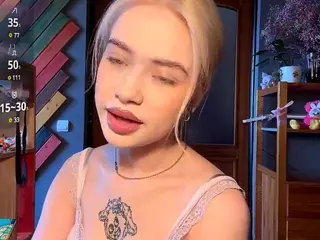 CloverCrammer's Live Sex Cam Show