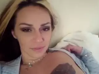 Hiikitty424's Live Sex Cam Show