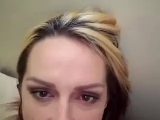Hiikitty424's Live Sex Cam Show