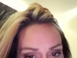 Hiikitty424's Live Sex Cam Show