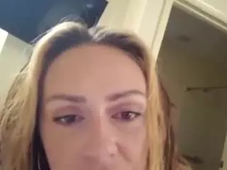 Hiikitty424's Live Sex Cam Show