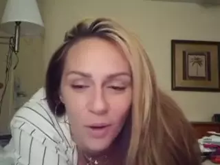 Hiikitty424's Live Sex Cam Show