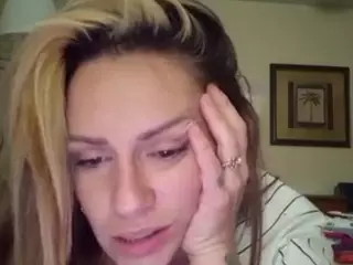 Hiikitty424's Live Sex Cam Show
