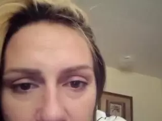 Hiikitty424's Live Sex Cam Show