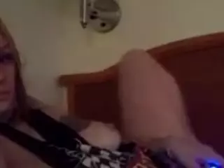 Hiikitty424's Live Sex Cam Show