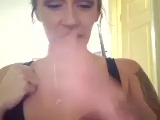 Hiikitty424's Live Sex Cam Show