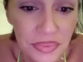 Hiikitty424's Live Sex Cam Show