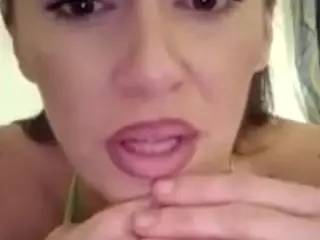 Hiikitty424's Live Sex Cam Show