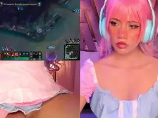 Lila uwu's Live Sex Cam Show
