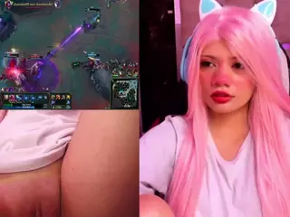 Lila uwu's Live Sex Cam Show