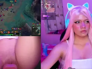 Lila uwu's Live Sex Cam Show