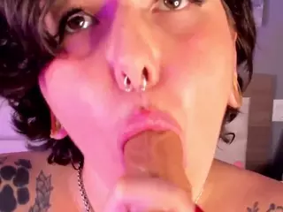 Y8urF8ck1ngQueen's Live Sex Cam Show
