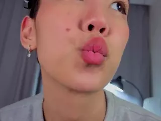 MildredAmond's Live Sex Cam Show