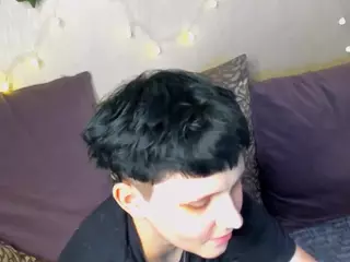 Raven-Radiant's Live Sex Cam Show