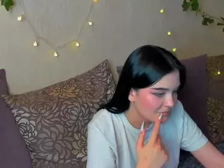 Raven-Radiant's Live Sex Cam Show