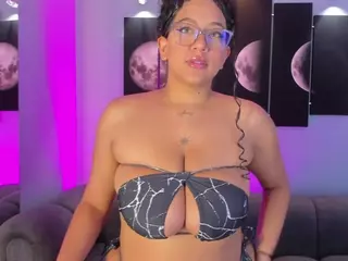 tatii-moon's Live Sex Cam Show