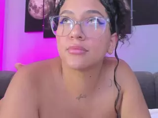 tatii-moon's Live Sex Cam Show
