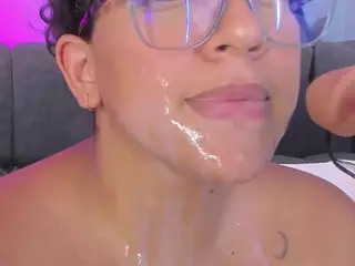tatii-moon's Live Sex Cam Show