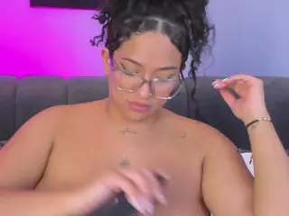 tatii-moon's Live Sex Cam Show