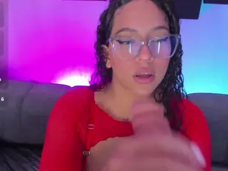 tatii-moon's Live Sex Cam Show