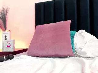 AlessaRoma's Live Sex Cam Show