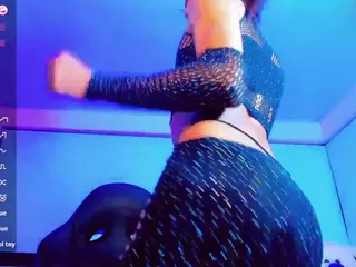 chloe-hot-xxx's Live Sex Cam Show