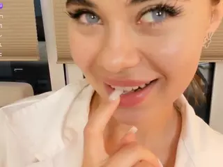 EdlaCowee's Live Sex Cam Show