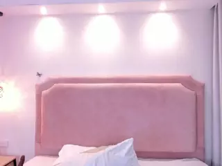 sophiawhitee's Live Sex Cam Show
