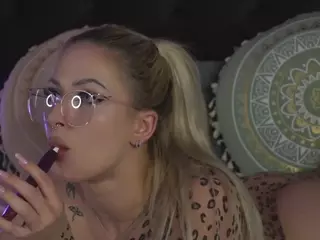 LucyLexton's Live Sex Cam Show