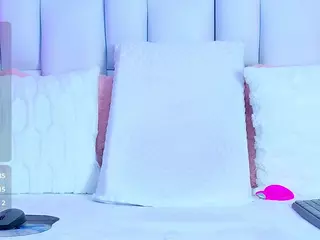 YesyHills's Live Sex Cam Show