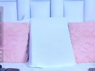 YesyHills's Live Sex Cam Show