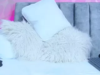 YesyHills's Live Sex Cam Show