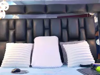 YesyHills's Live Sex Cam Show