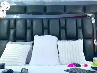 YesyHills's Live Sex Cam Show