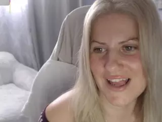 Bellastar84's Live Sex Cam Show