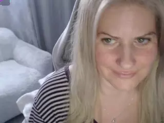Bellastar84's Live Sex Cam Show