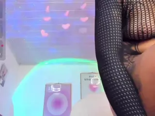 Hinata-01's Live Sex Cam Show
