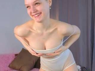 Live cam show with LynetteHeldreth