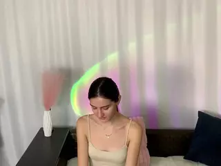 Aliceqq's Live Sex Cam Show