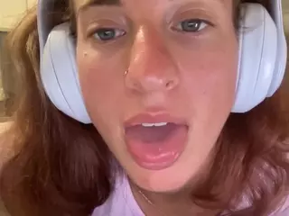 Stassie Summers's Live Sex Cam Show