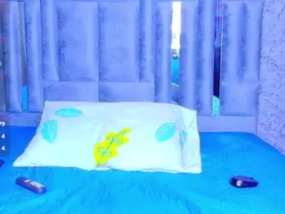 cutepetitee's Live Sex Cam Show