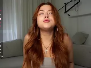 LynneAxtell's Live Sex Cam Show