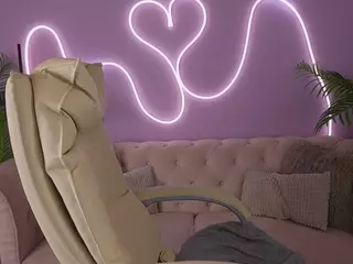 LovelyyLilu's Live Sex Cam Show