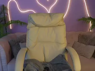 LovelyyLilu's Live Sex Cam Show