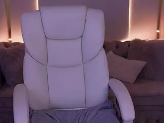 LovelyyLilu's Live Sex Cam Show